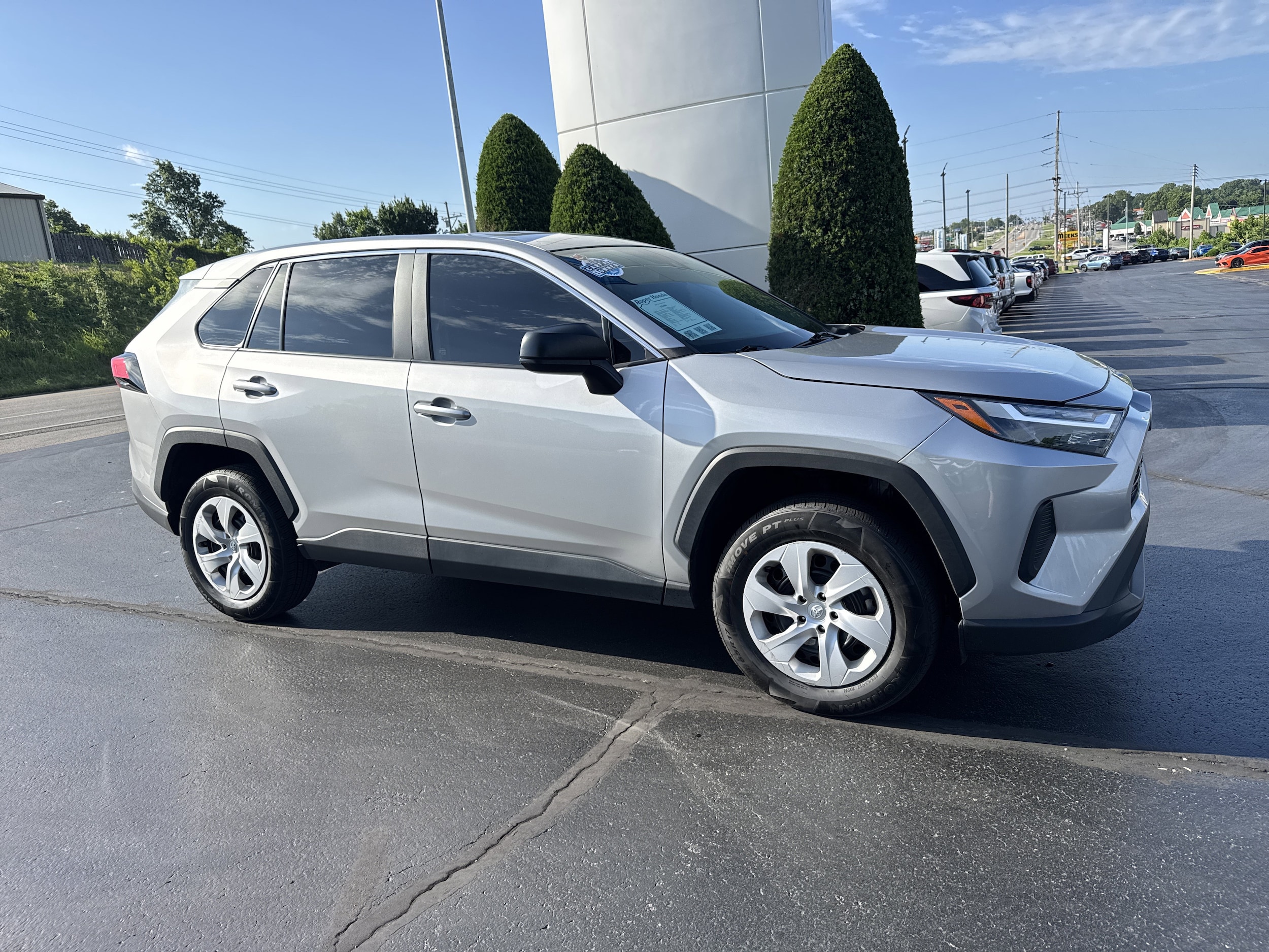2024 Toyota RAV4 LE AWD's photo