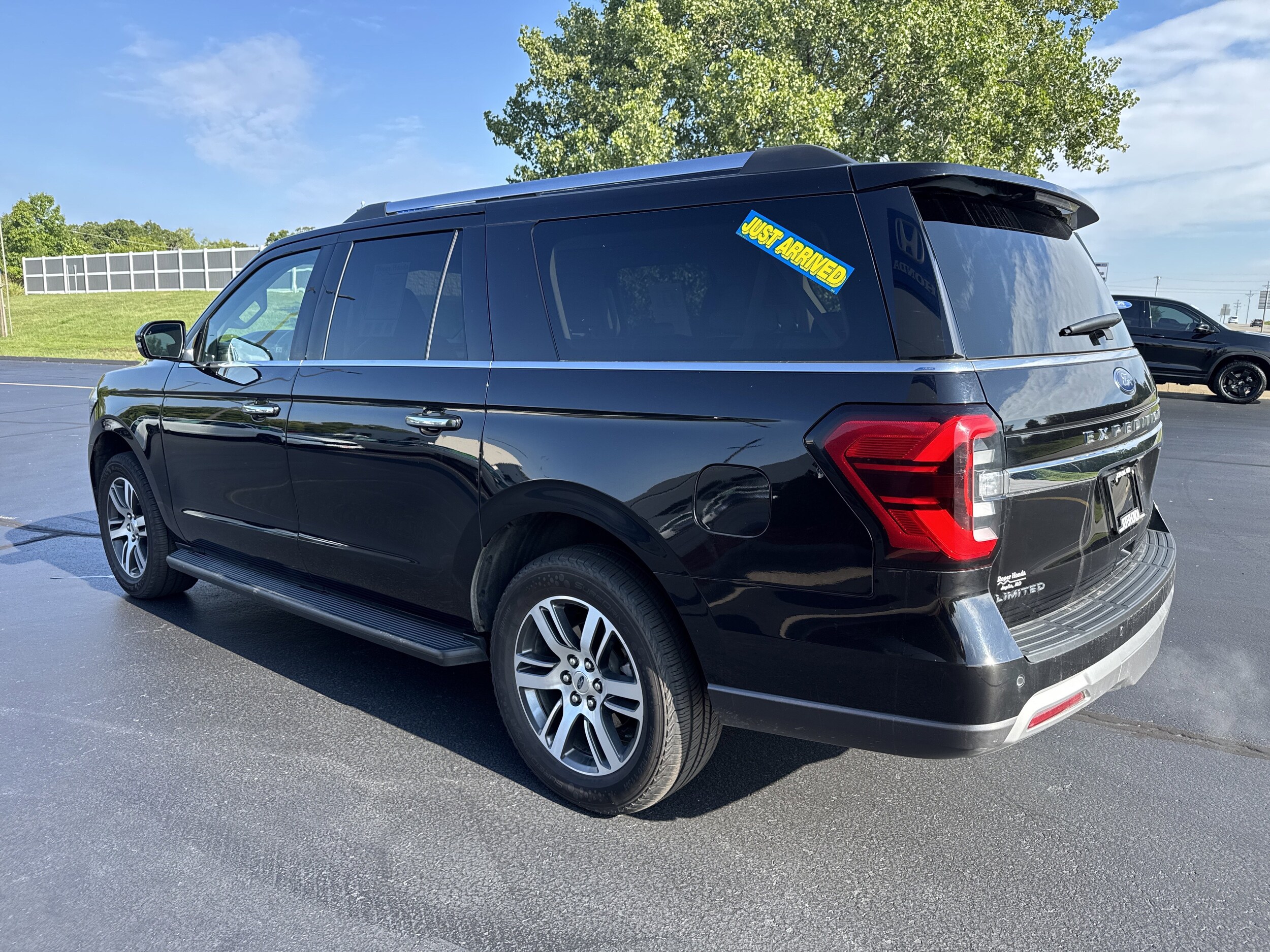 2024 Ford Expedition MAX Limited photo 3