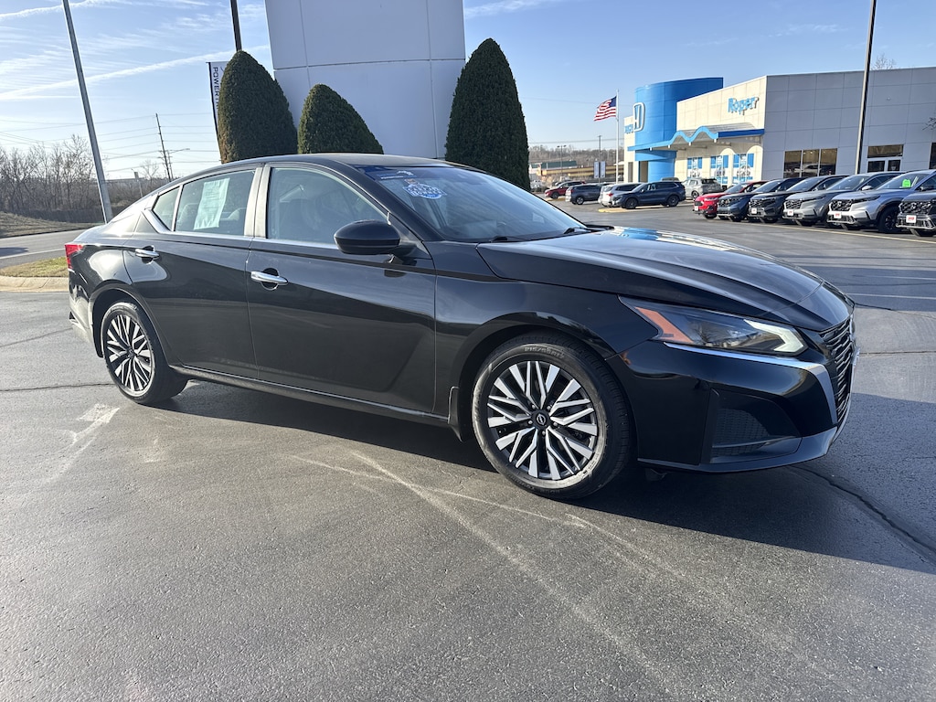 Used 2024 Nissan Altima 2.5 SV Sedan