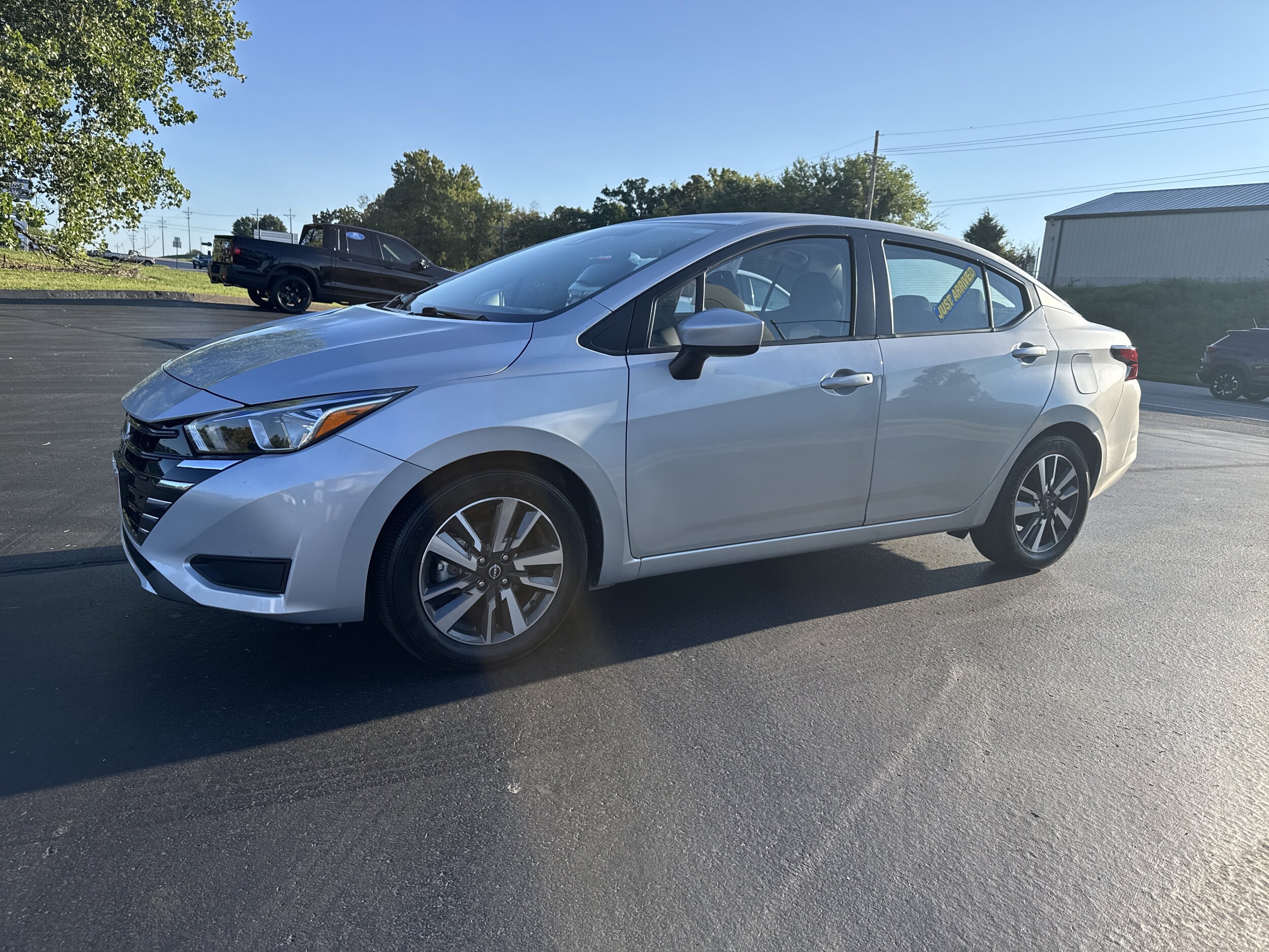 2024 Nissan Versa 1.6 SV photo 2