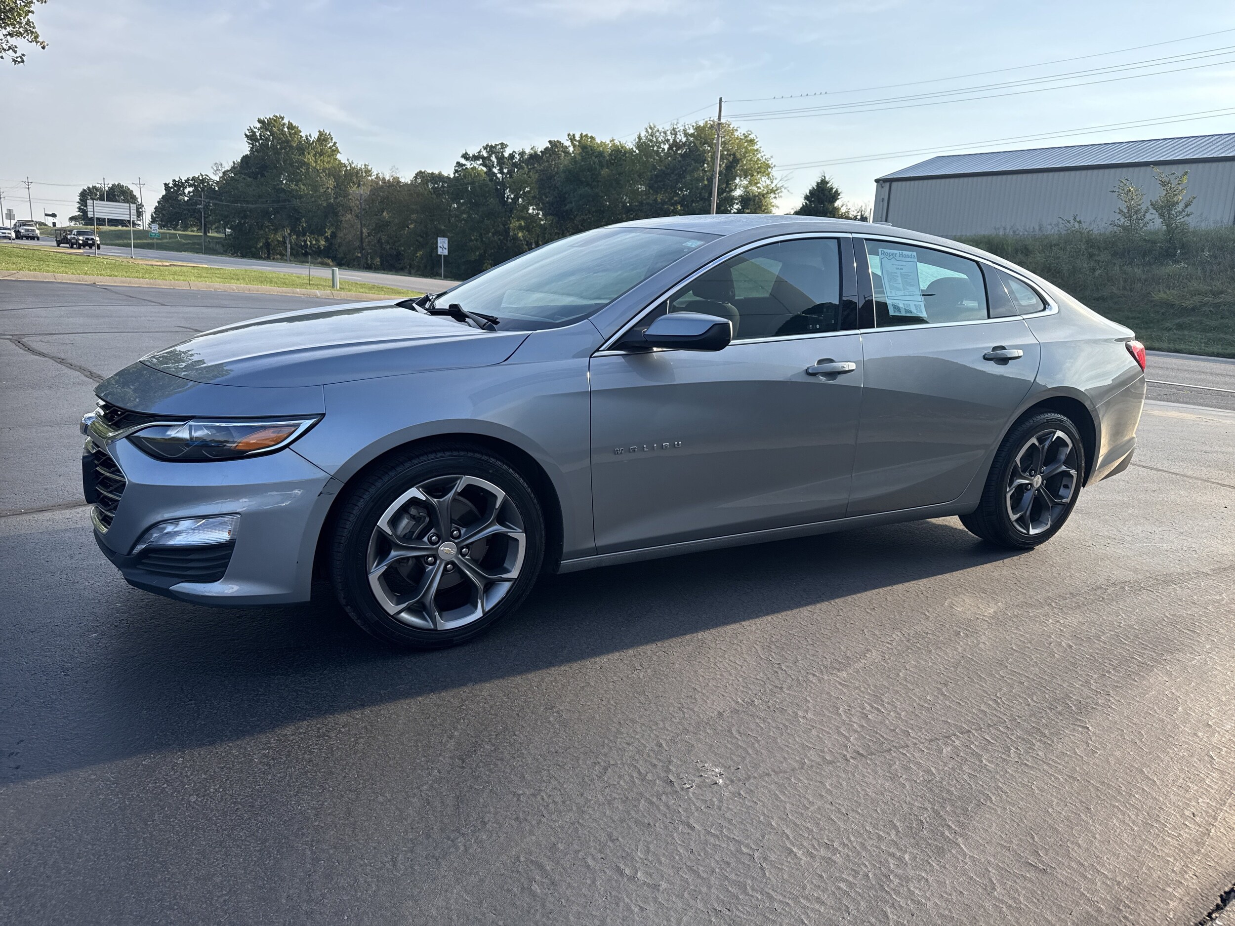 2023 Chevrolet Malibu 1LT photo 2