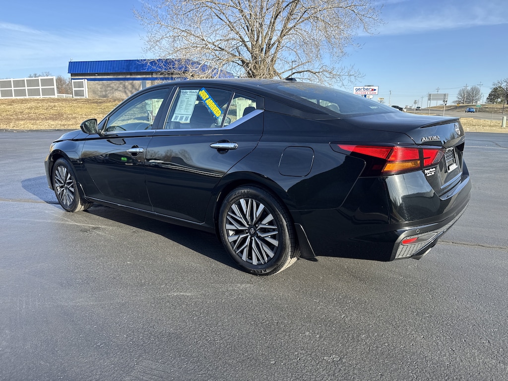 Used 2024 Nissan Altima 2.5 SV Sedan