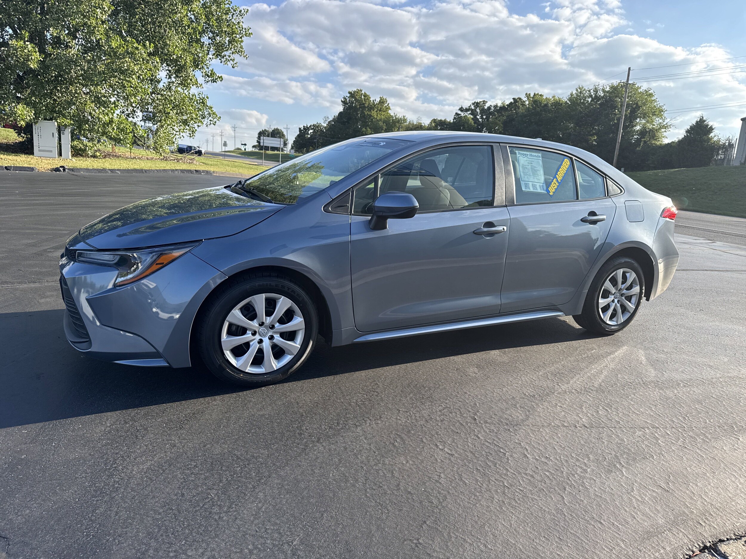 2023 Toyota Corolla LE photo 2
