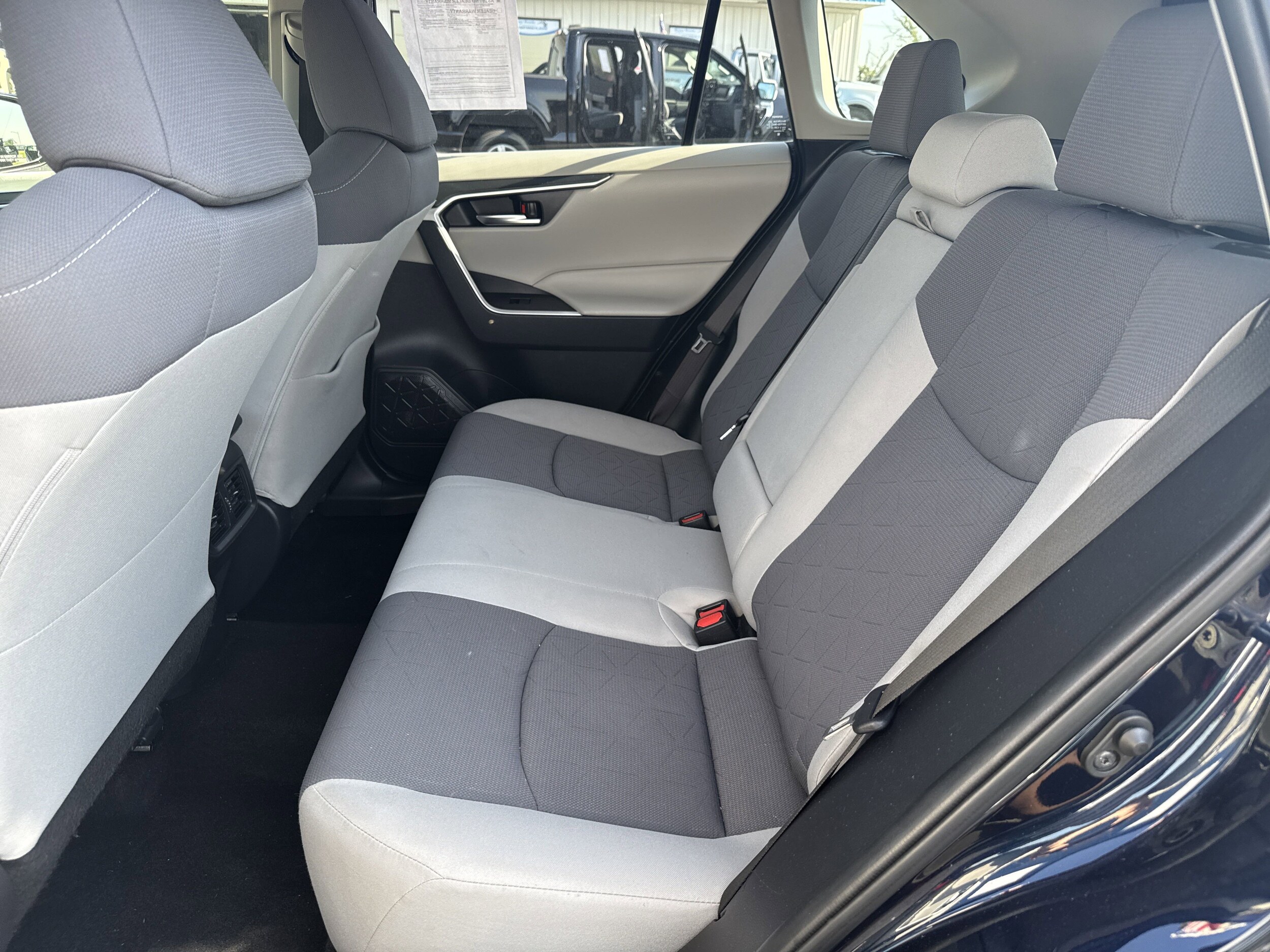2019 Toyota RAV4 XLE photo 2