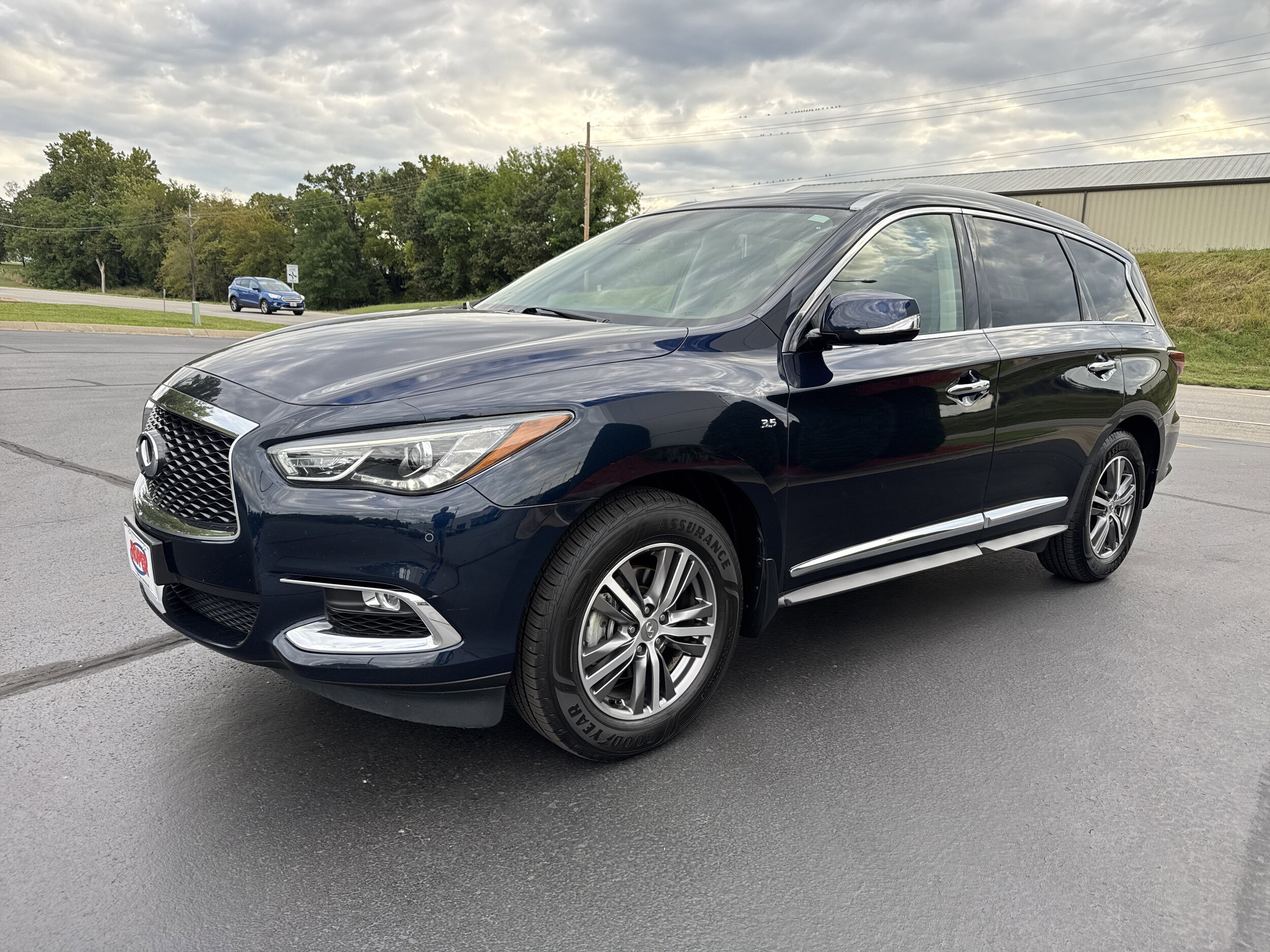 2019 Infiniti QX60 Luxe photo 3