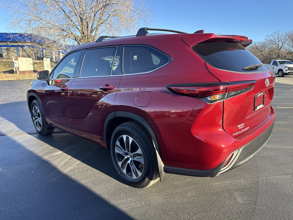 Used 2022 Toyota Highlander XLE SUV