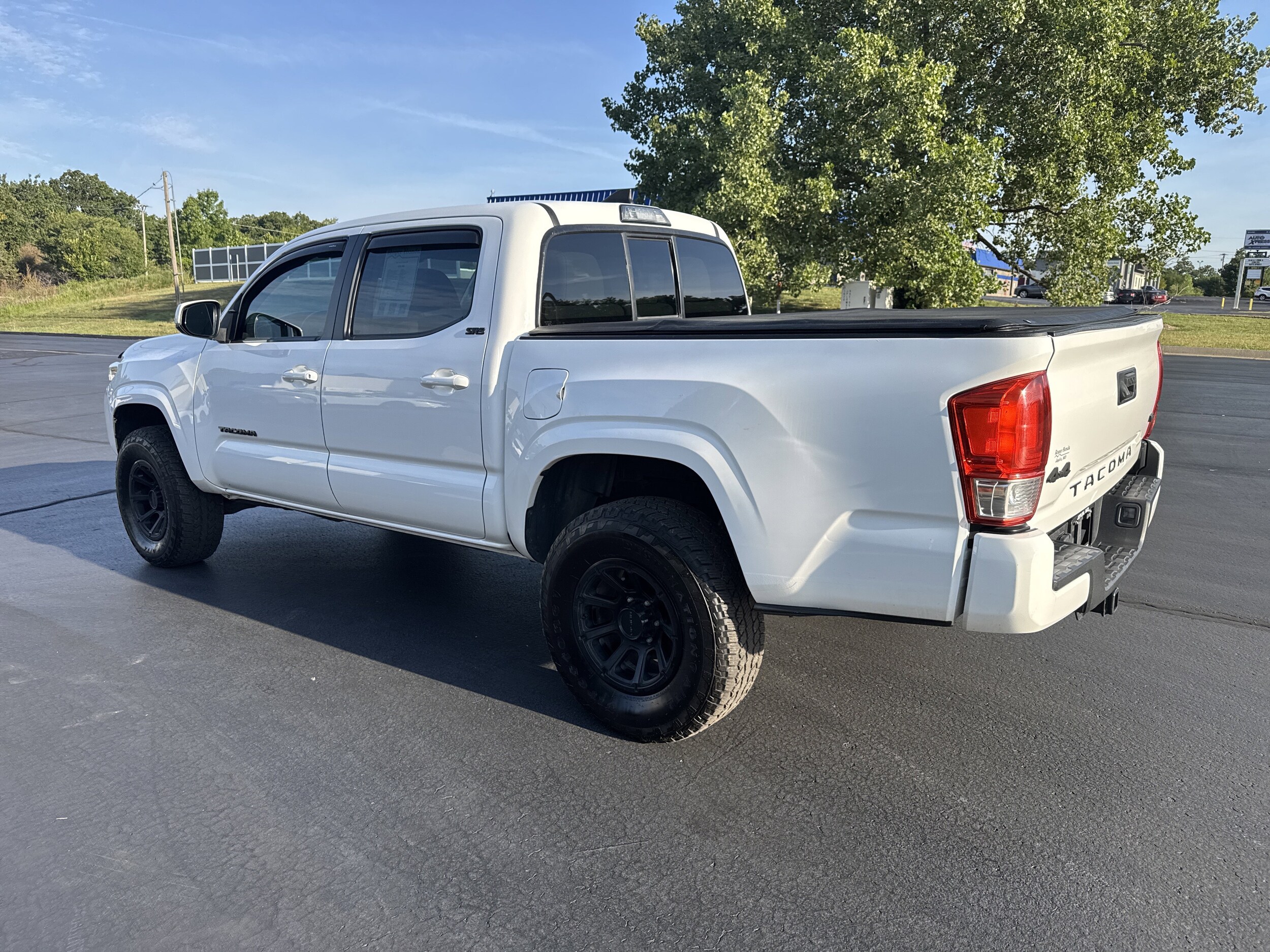 2018 Toyota Tacoma SR V6 photo 3