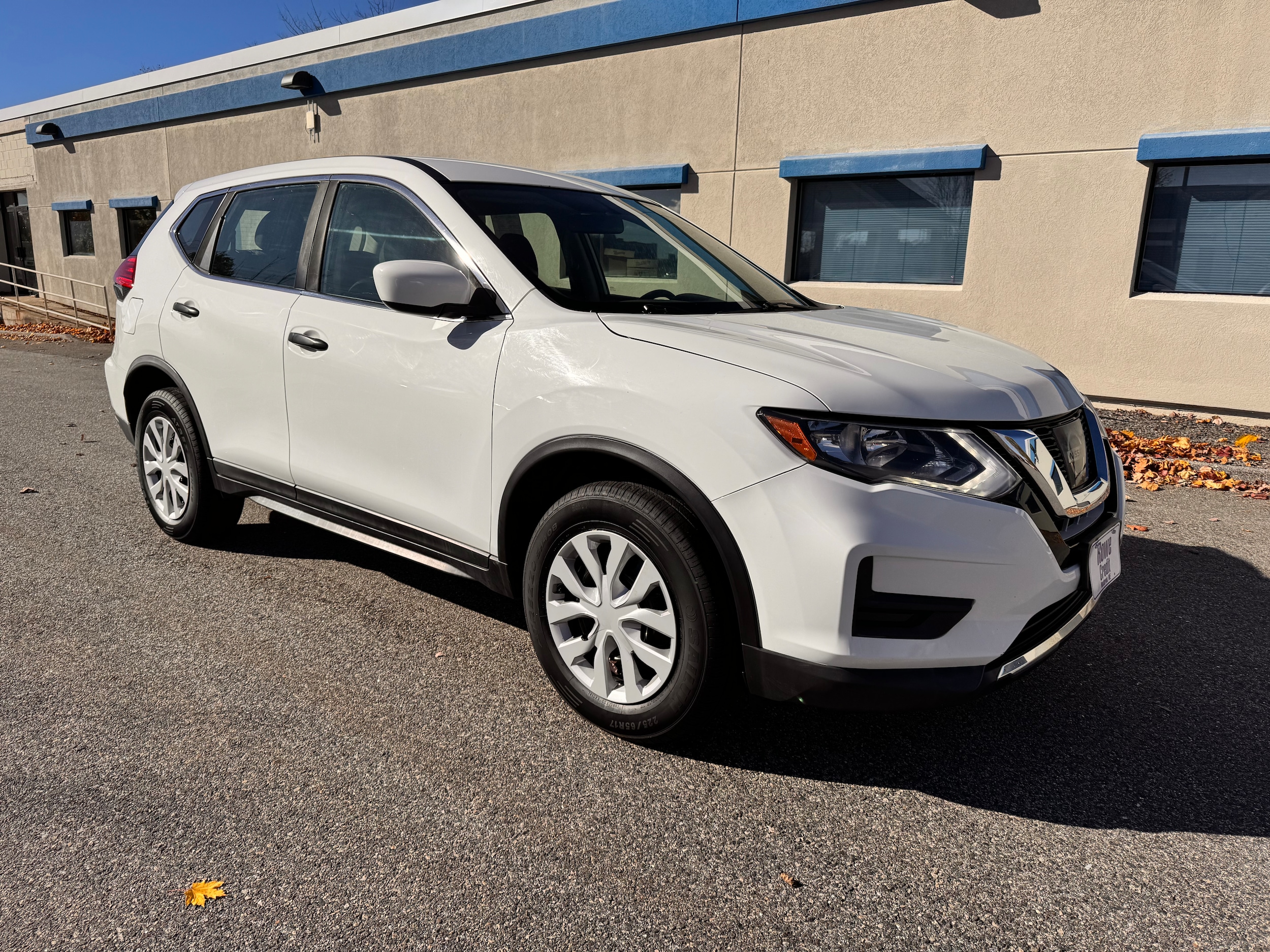 2017 Nissan Rogue S's photo