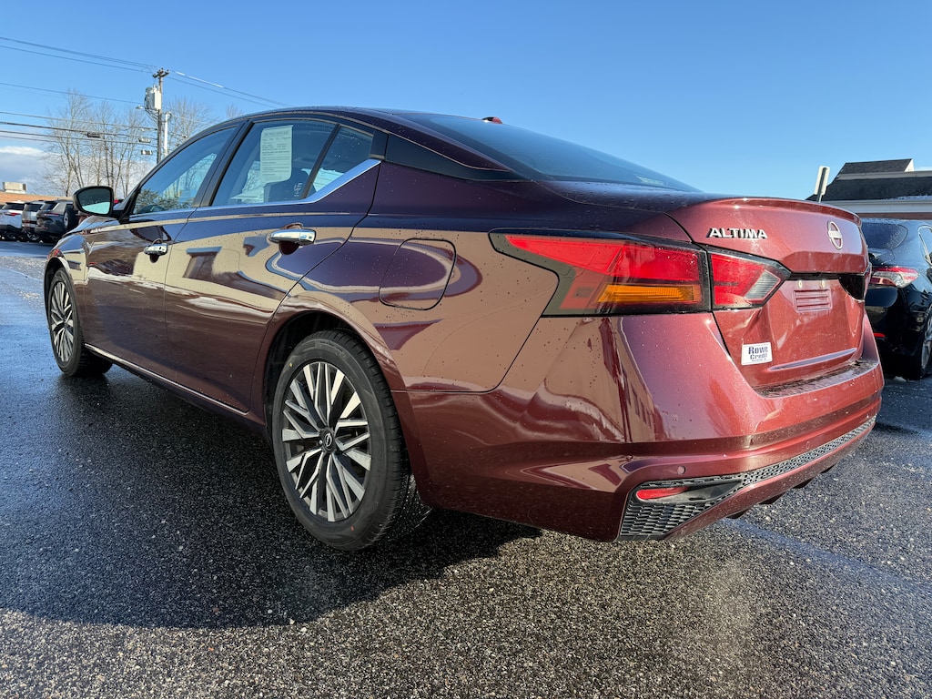 Used 2024 Nissan Altima 2.5 SV Sedan
