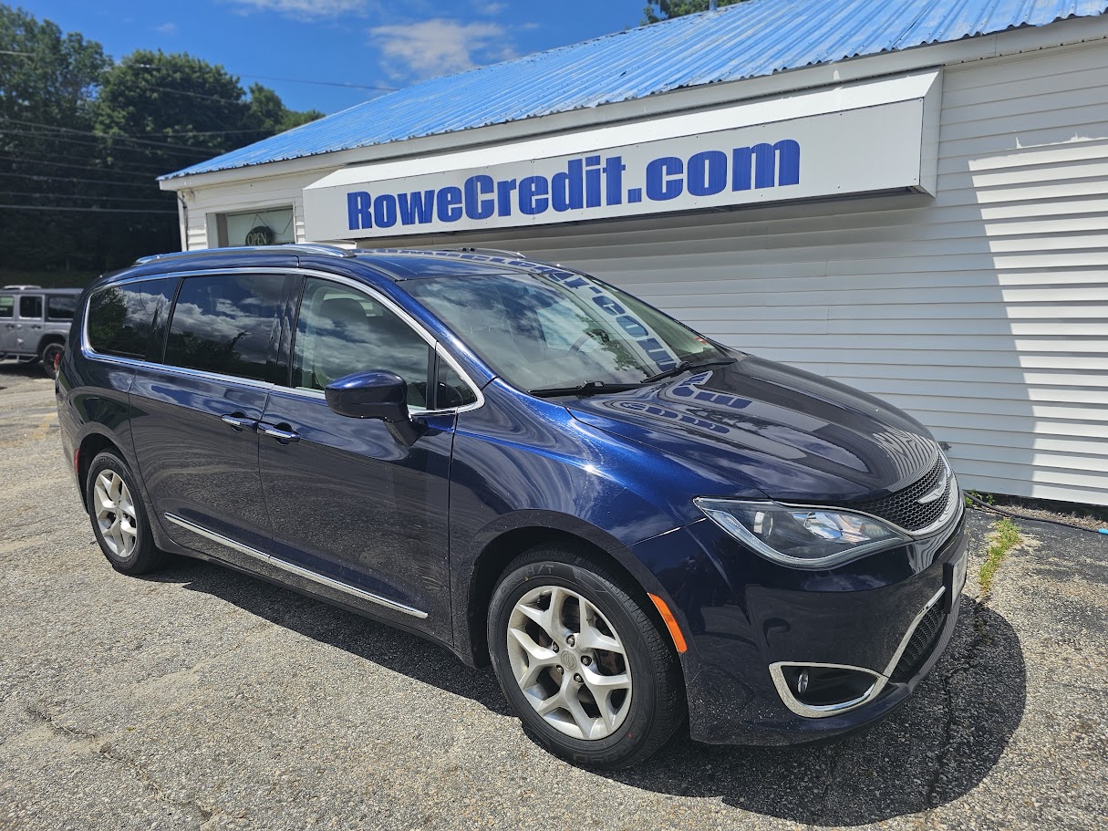 2017 Chrysler Pacifica Touring-L Plus's photo