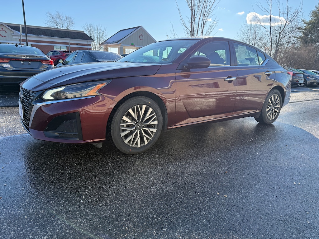 Used 2024 Nissan Altima 2.5 SV Sedan