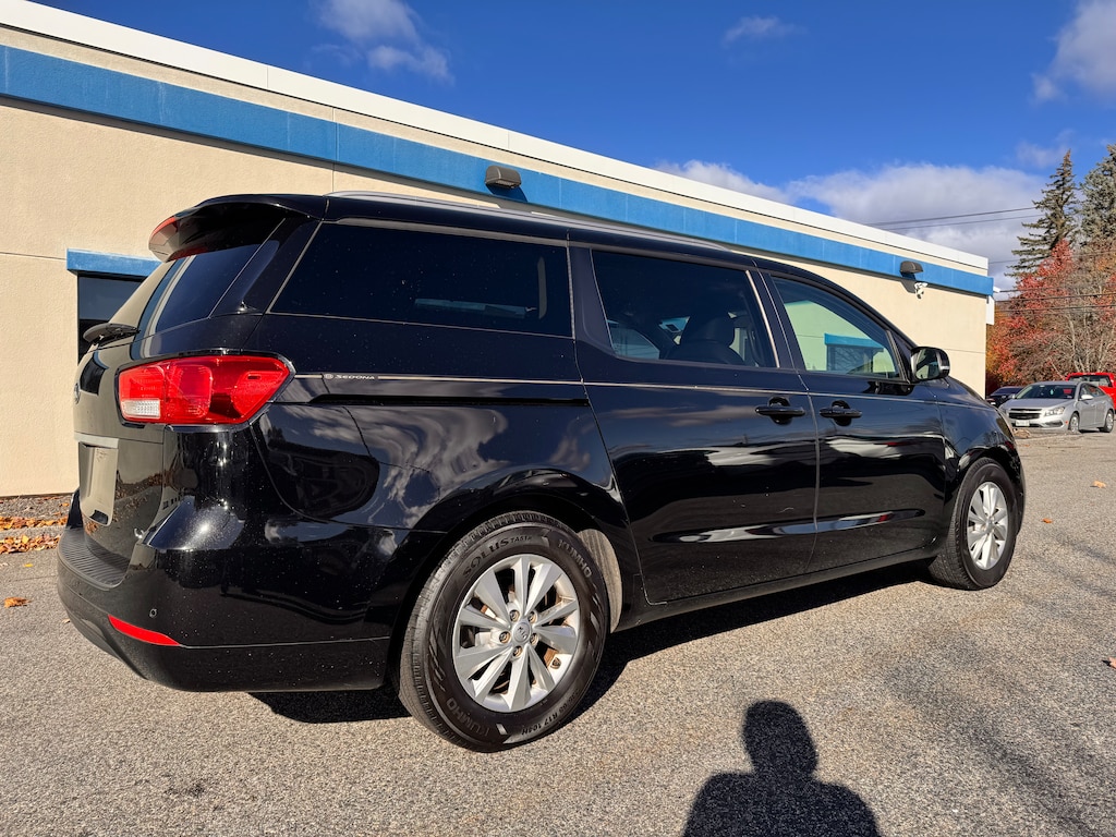 Used 2017 Kia Sedona LX Van Passenger Van