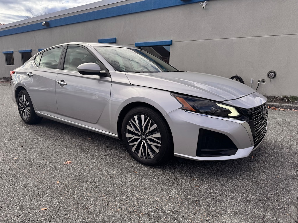 Used 2023 Nissan Altima 2.5 SV Sedan