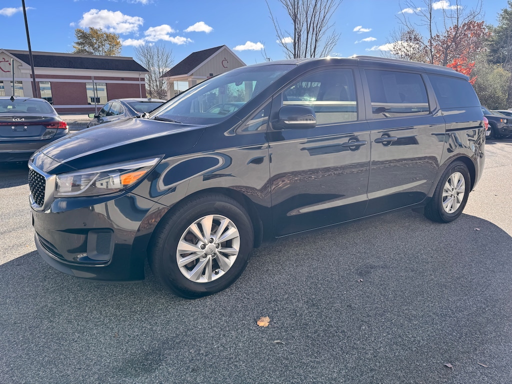 Used 2017 Kia Sedona LX Van Passenger Van