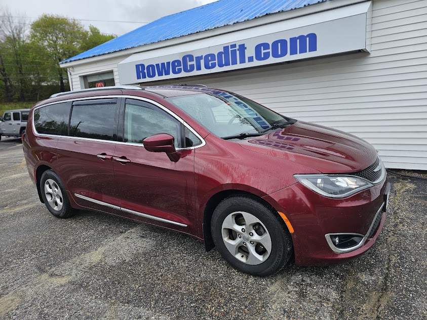 2017 Chrysler Pacifica Touring-L Plus's photo
