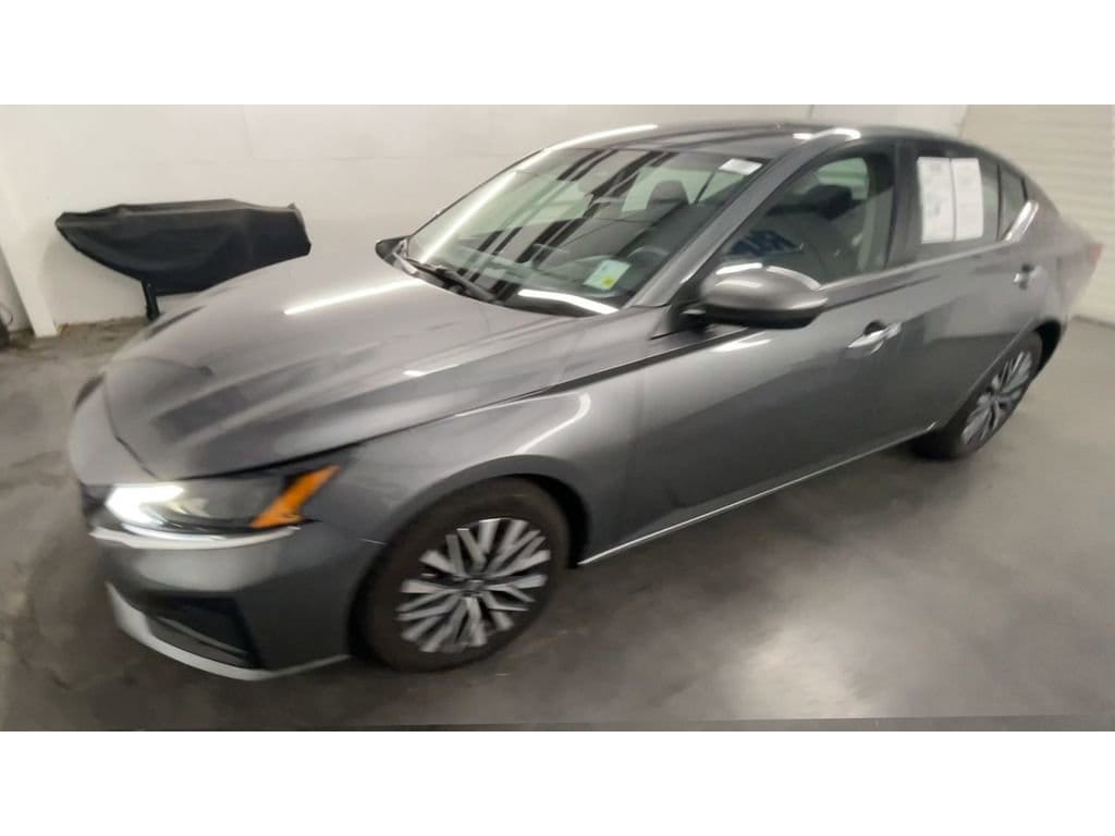 Used 2024 Nissan Altima 2.5 SV Sedan