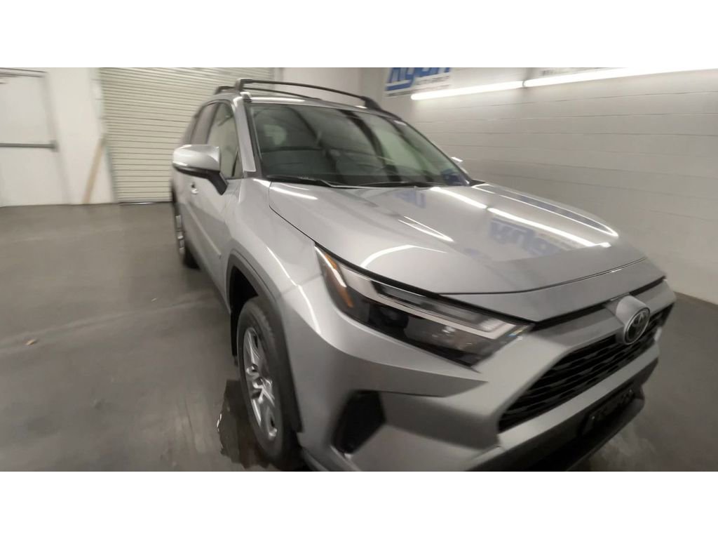 2025 Toyota RAV4 Hybrid XLE photo 2