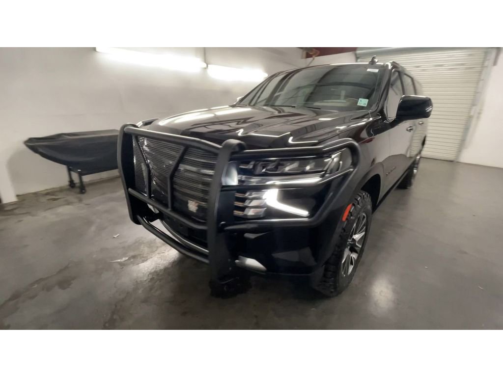 2023 Chevrolet Suburban High Country photo 3