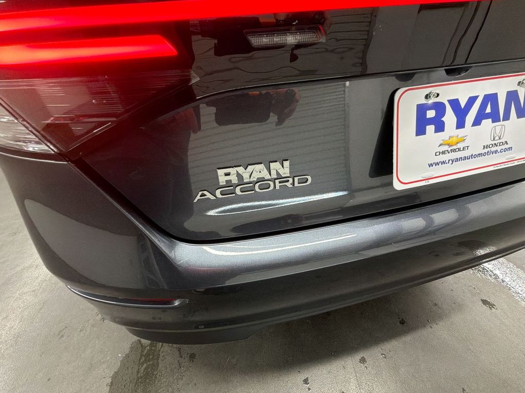 2025 Honda Accord SE - Photo 31
