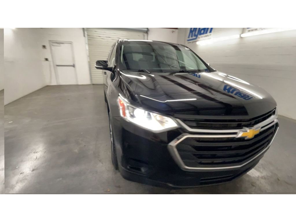 2020 Chevrolet Traverse LS photo 2