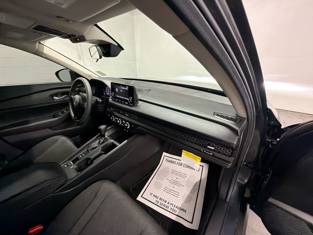 2025 Honda Accord SE - Photo 28
