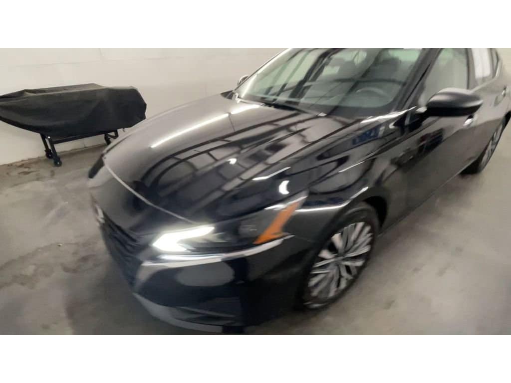 Used 2024 Nissan Altima 2.5 SV Sedan
