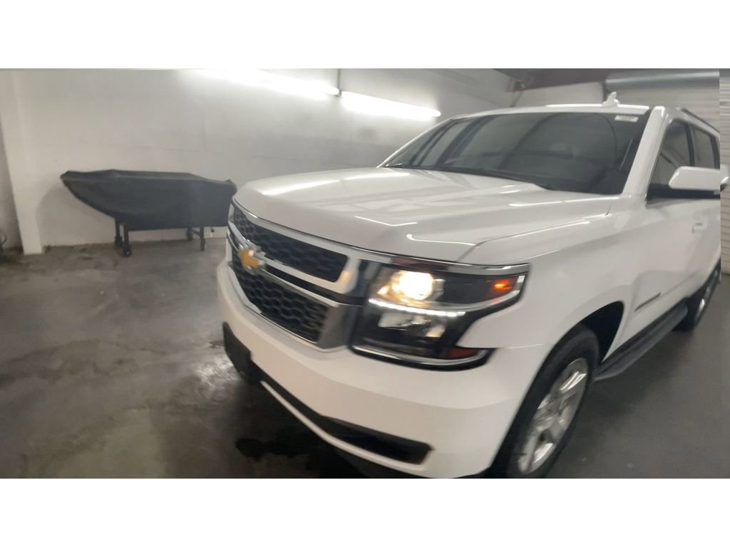 2020 Chevrolet Suburban LT photo 3