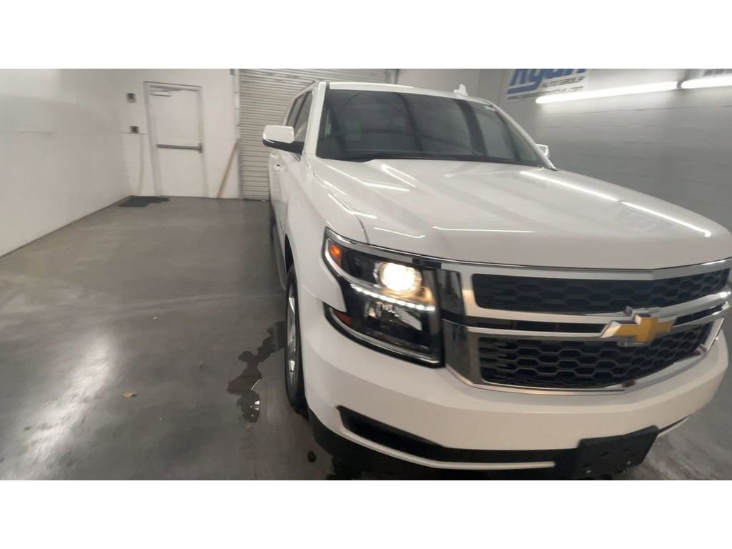 2020 Chevrolet Suburban LT photo 2