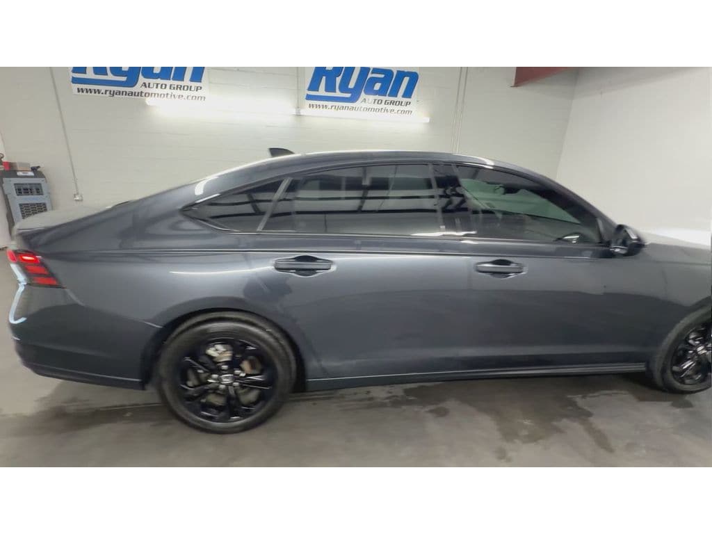 2025 Honda Accord SE - Photo 9