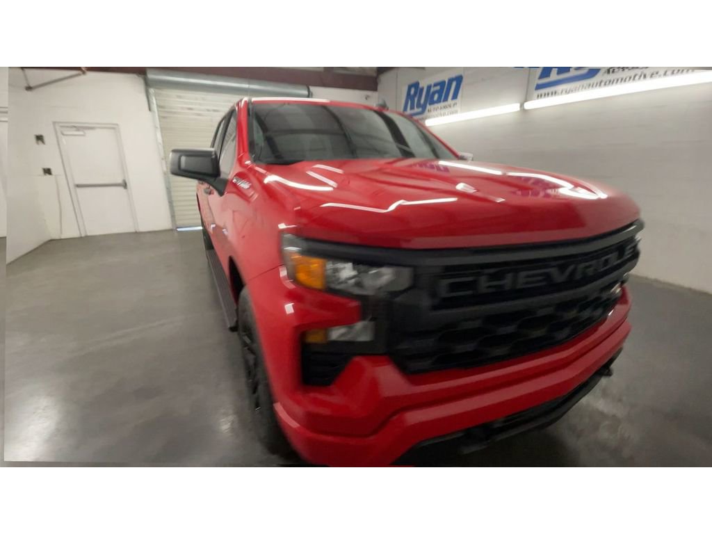 2023 Chevrolet Silverado 1500 Custom photo 2