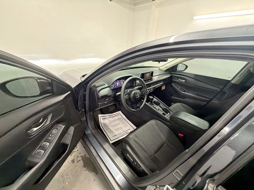 2025 Honda Accord SE - Photo 10
