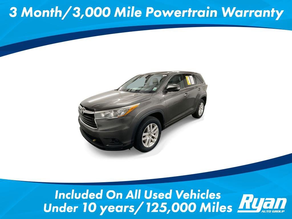 2016 Toyota Highlander LE's photo