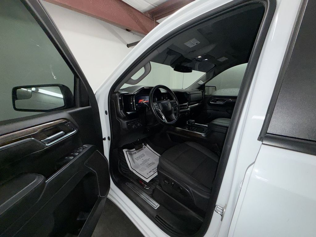 2024 Chevrolet Silverado 1500 RST - Photo 10
