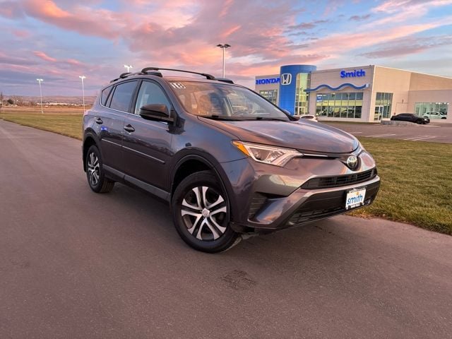 2018 Toyota RAV4 LE's photo