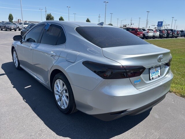 2023 Toyota Camry LE photo 3