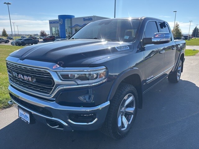 2022 Ram 1500 Limited photo 2
