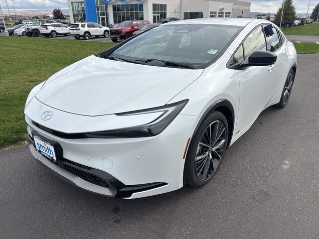 2023 Toyota Prius XLE photo 2