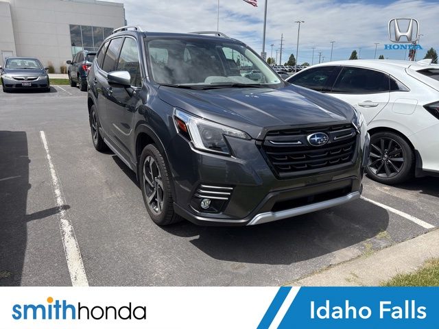 2022 Subaru Forester Touring's photo