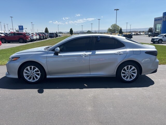 2023 Toyota Camry LE photo 2