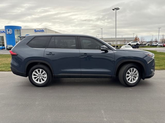 2024 Toyota Grand Highlander XLE photo 2