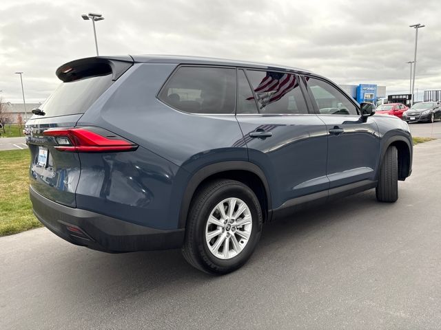 2024 Toyota Grand Highlander XLE photo 3