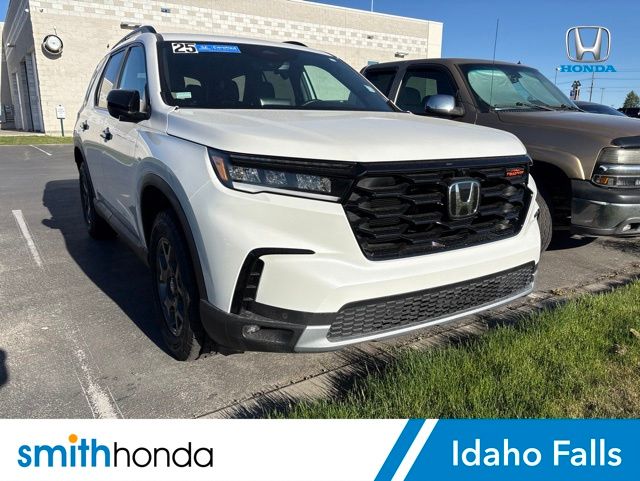 2025 Honda Pilot TrailSport AWD's photo