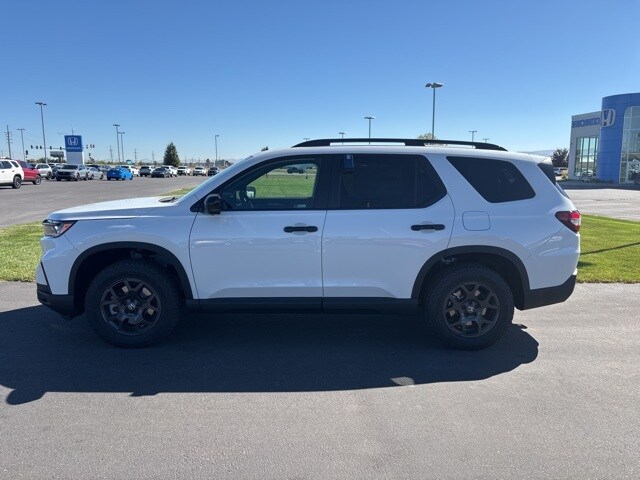 2025 Honda Pilot TrailSport photo 2