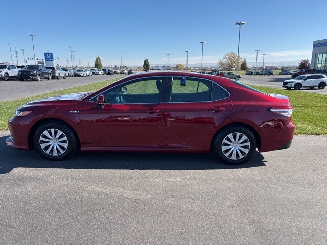 2020 Toyota Camry Hybrid LE photo 2