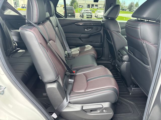 2025 Honda Pilot Black Edition - Photo 24