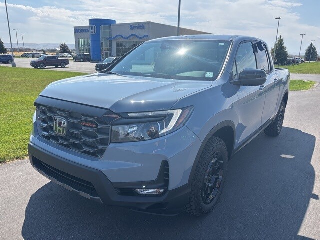 2025 Honda Ridgeline TrailSport photo 2