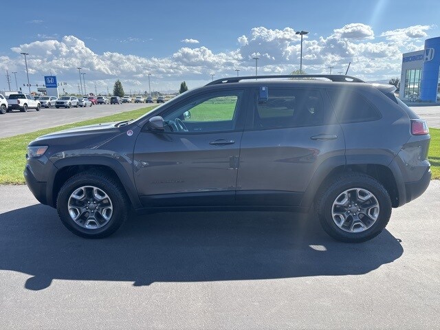 2019 Jeep Cherokee Trailhawk photo 2
