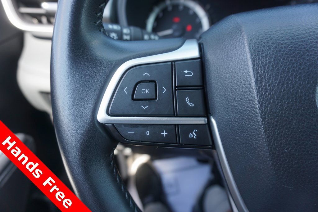 2024 Toyota Highlander LE photo 3