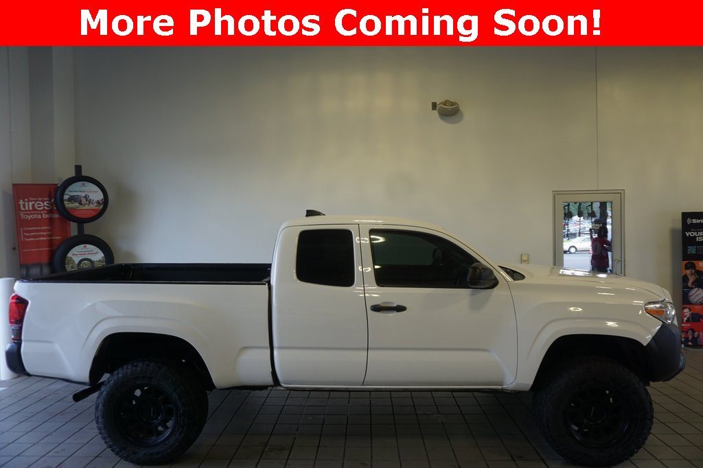 2022 Toyota Tacoma SR photo 2