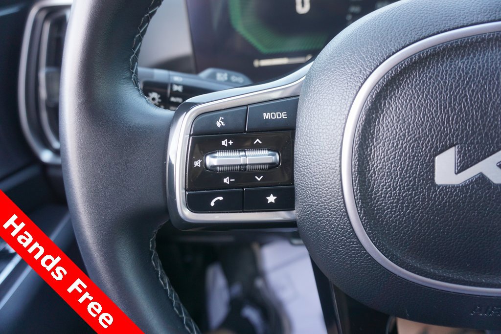 2025 Kia Sorento S photo 3